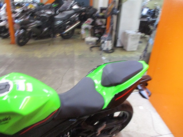 シートもこの通り破れもなければへたりもありません！！去年モデルで安心の１オーナー車がこの価格はお安い